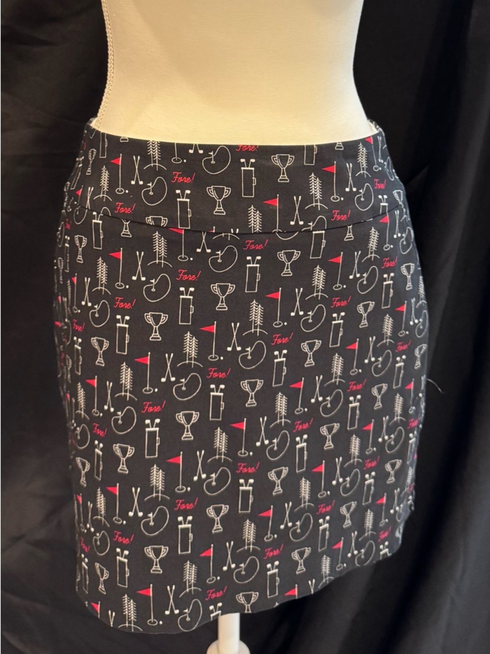 Swing Control Black Golf-Print Pencil Skirt with Red Accents